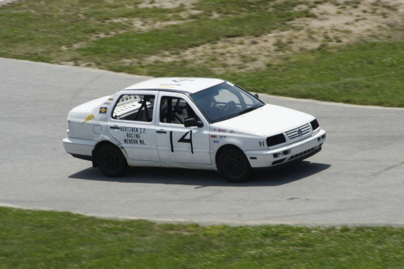 Illustration for article titled The 24 Hours Of LeMons New England 2009 Über Gallery, Part 1